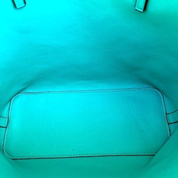***Trina Trina Turk Turquoise Scallop Tote Reversible (BG) - Picture 9 of 10